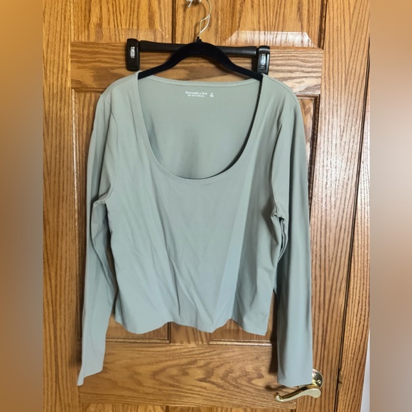 Abercrombie & Fitch Tops - Abercrombie & Fitch Sage Long Sleeve Top - XL